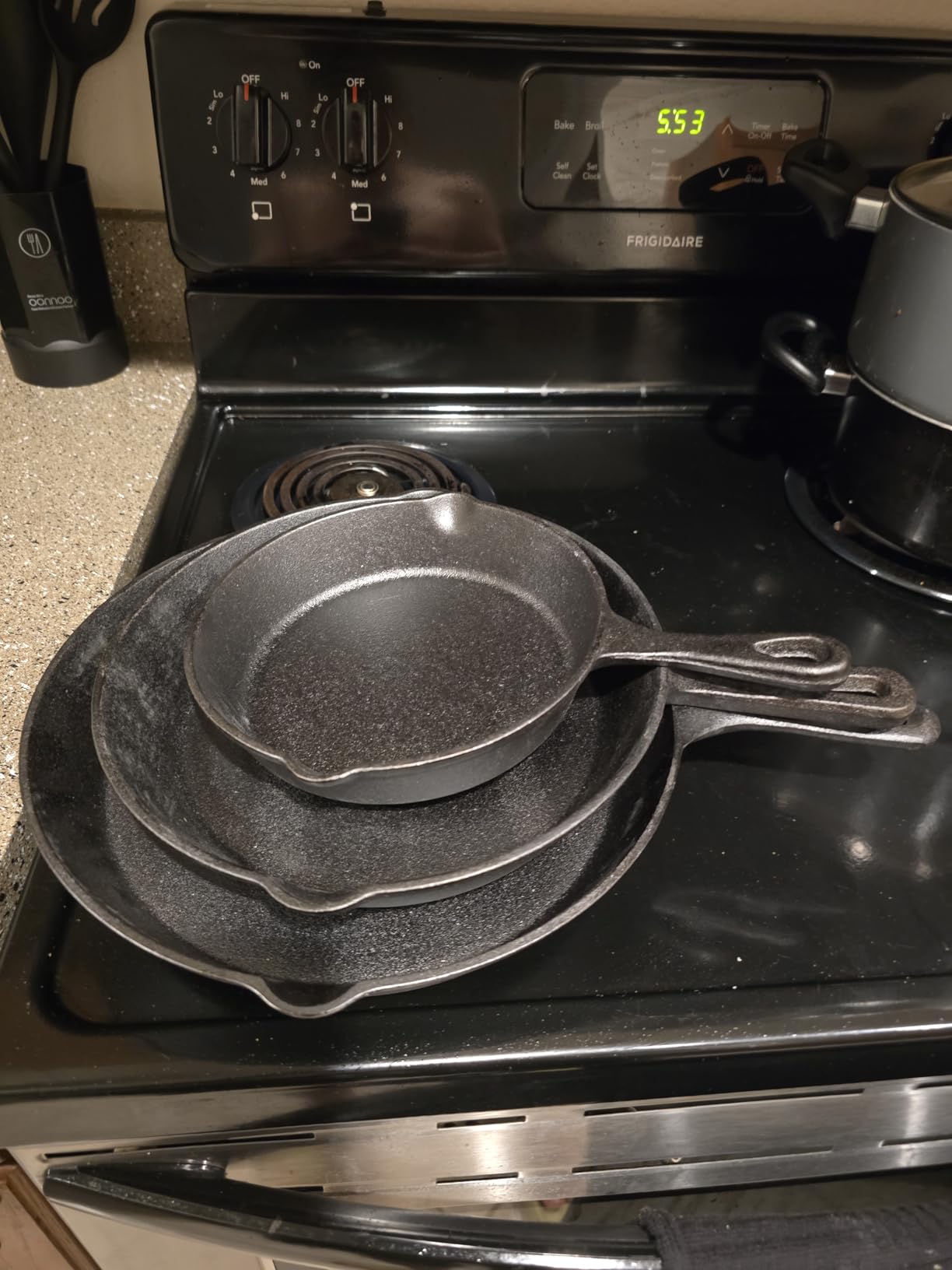 Commercial CHEF 3-Piece Cast Iron Skillet Set, Pre-Seasoned, CHCI03PK customer photo 1