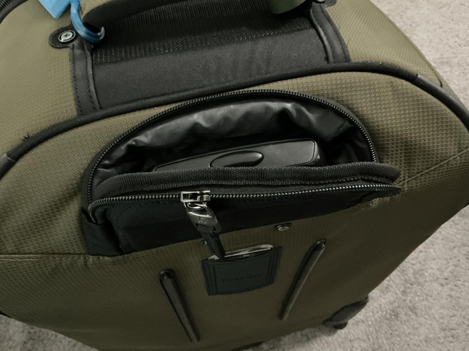 Travelpro Bold Softside Checked Rollaboard, Olive/Black, 25-Inch customer photo 1