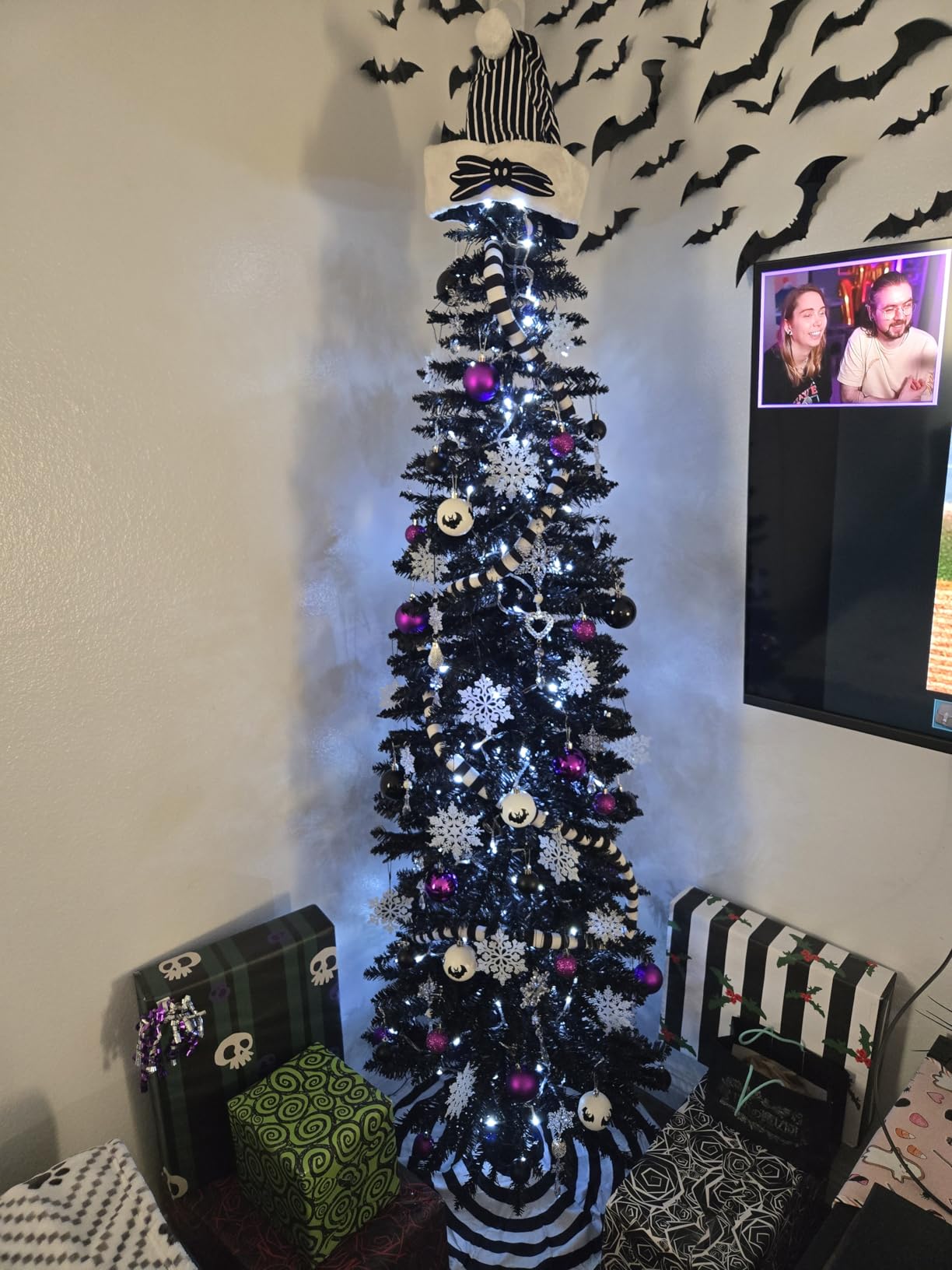 HOMCOM 6' Artificial Pencil Christmas Tree 390 Realistic Branch Tips Green customer photo 1