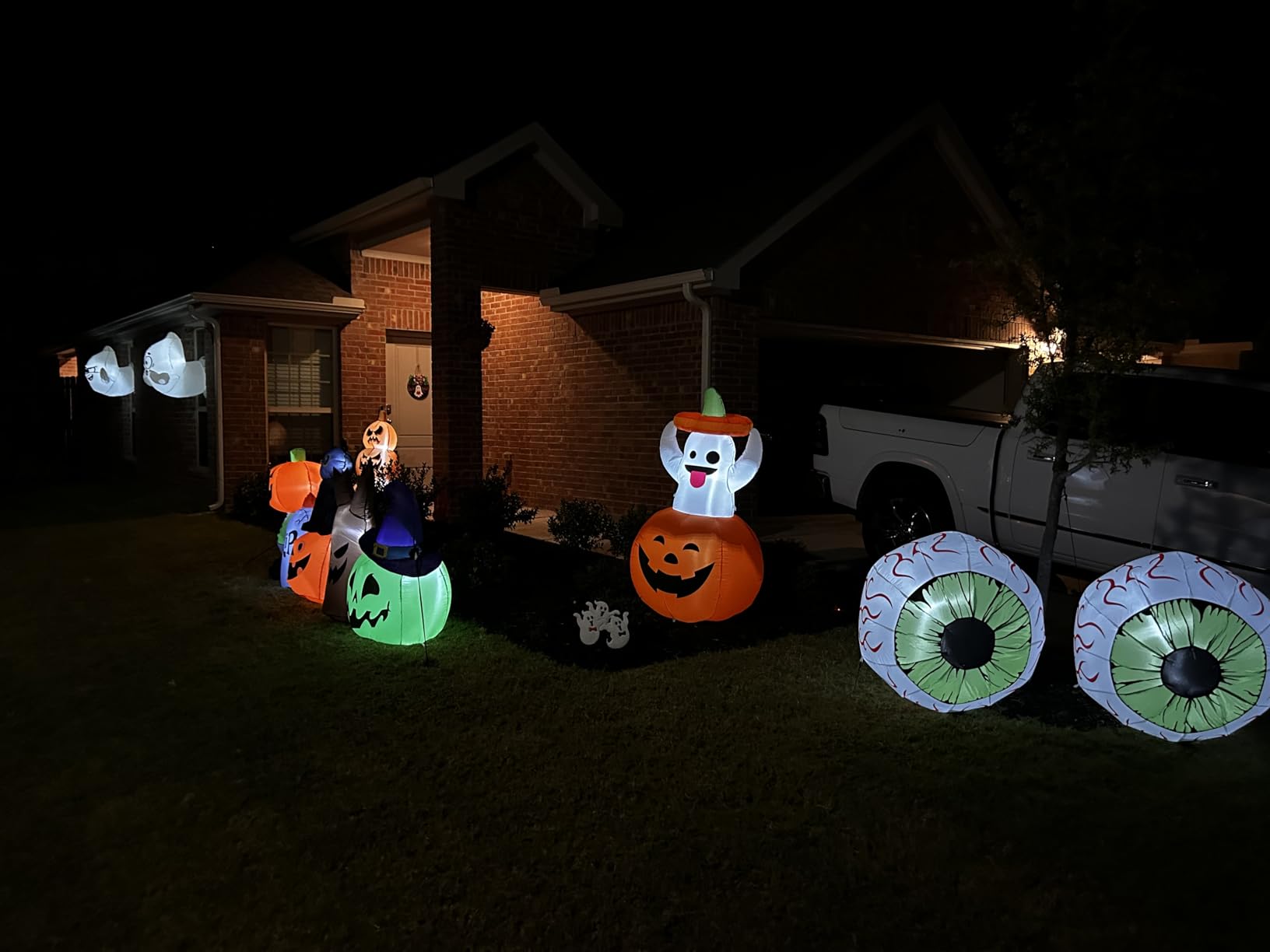 Joiedomi 2 Pack Halloween Inflatables Large Set of Eyes Decoration Blow Ups Green Eyes for Yard 3 Ft Inflatable Halloween Decor Outdoor with LEDs Party Supplies Blow up Decoration for Indoor, Outdoor customer photo 1