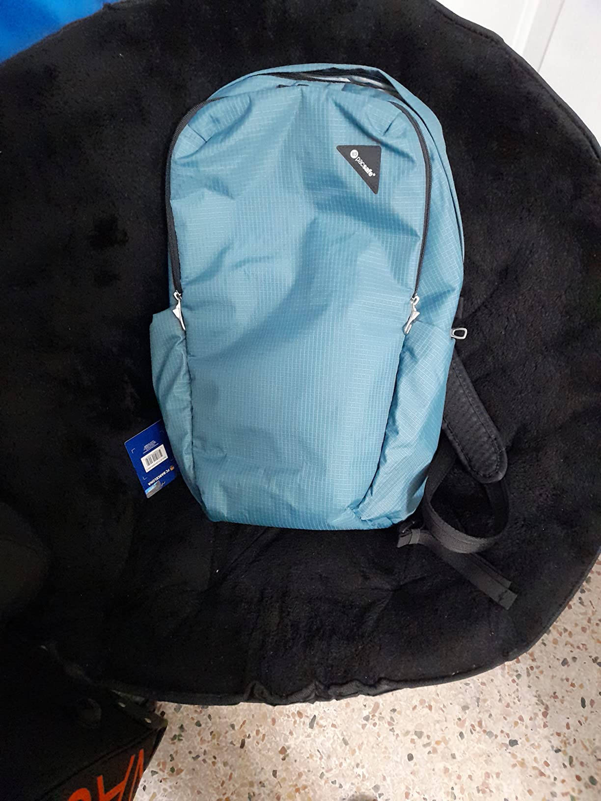Pacsafe Vibe 25L Anti Theft Travel Pack Casual Daypack, Black customer photo 1