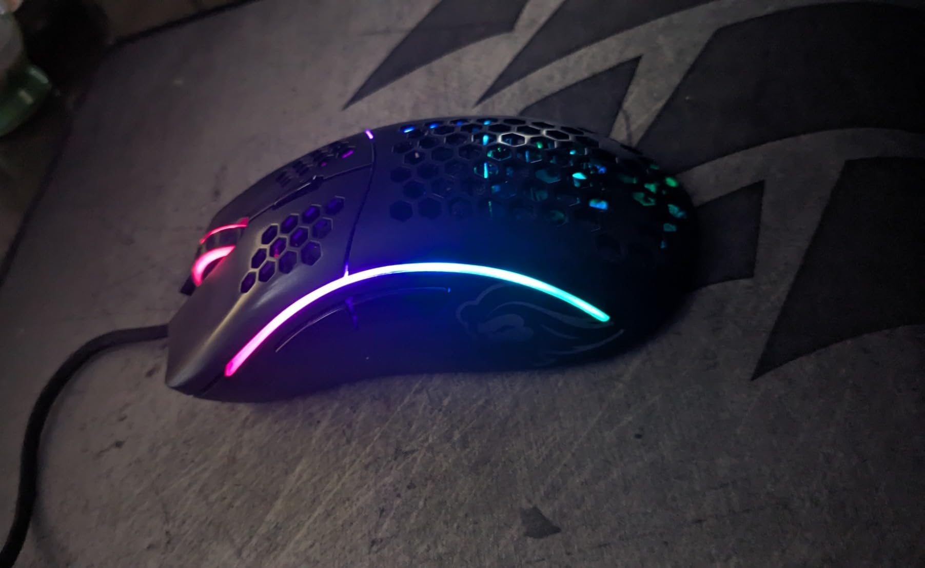 Glorious Model O Wired Gaming Mouse 67g Superlight Honeycomb Design, RGB, Pixart 3360 Sensor, Omron Switches, Ambidextrous - Matte White customer photo 2