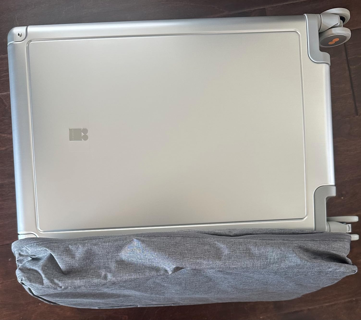 LEVEL8 Aluminum Zipperless Luggage 20 Inch, Carry on Suitcases with Wheels customer photo 2