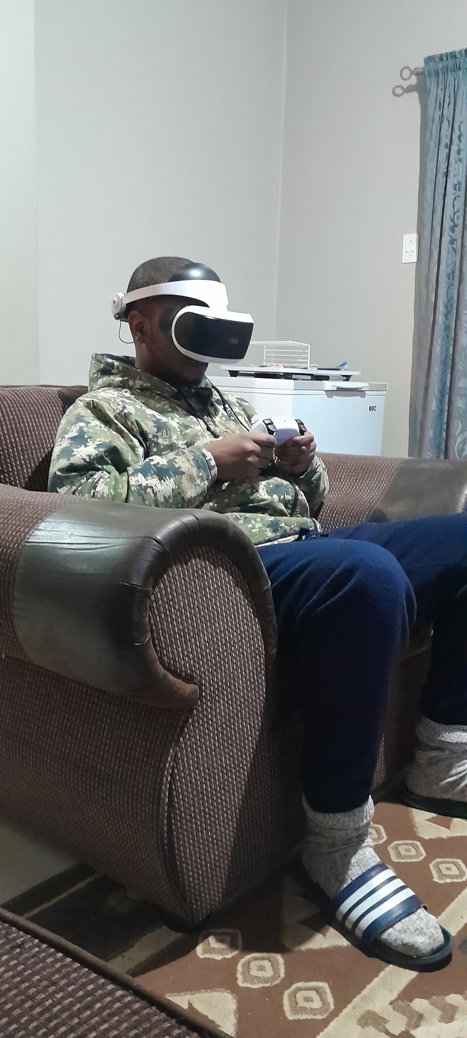 PlayStation VR Headset + Camera Bundle [Discontinued] (Renewed) customer photo 2