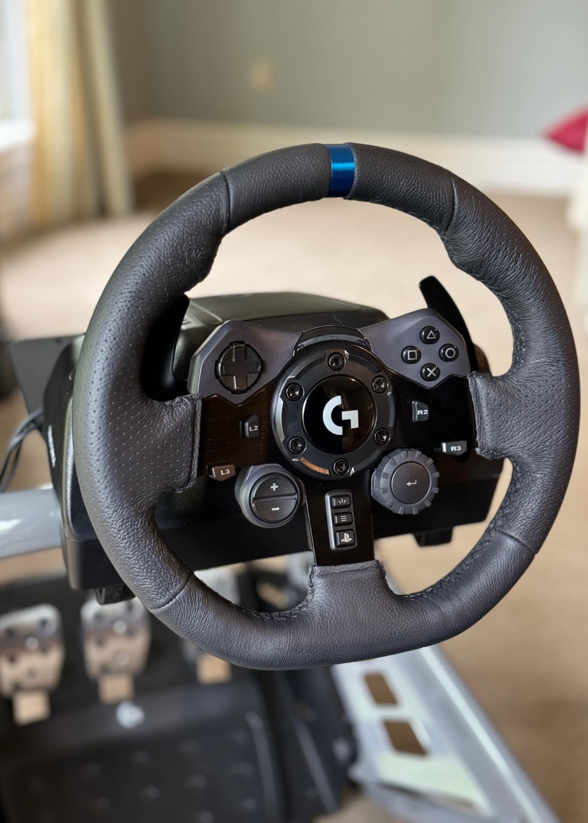 Logitech G923 Racing Wheel and Pedals for Playstation/PS5/PS4 & PC customer photo 1