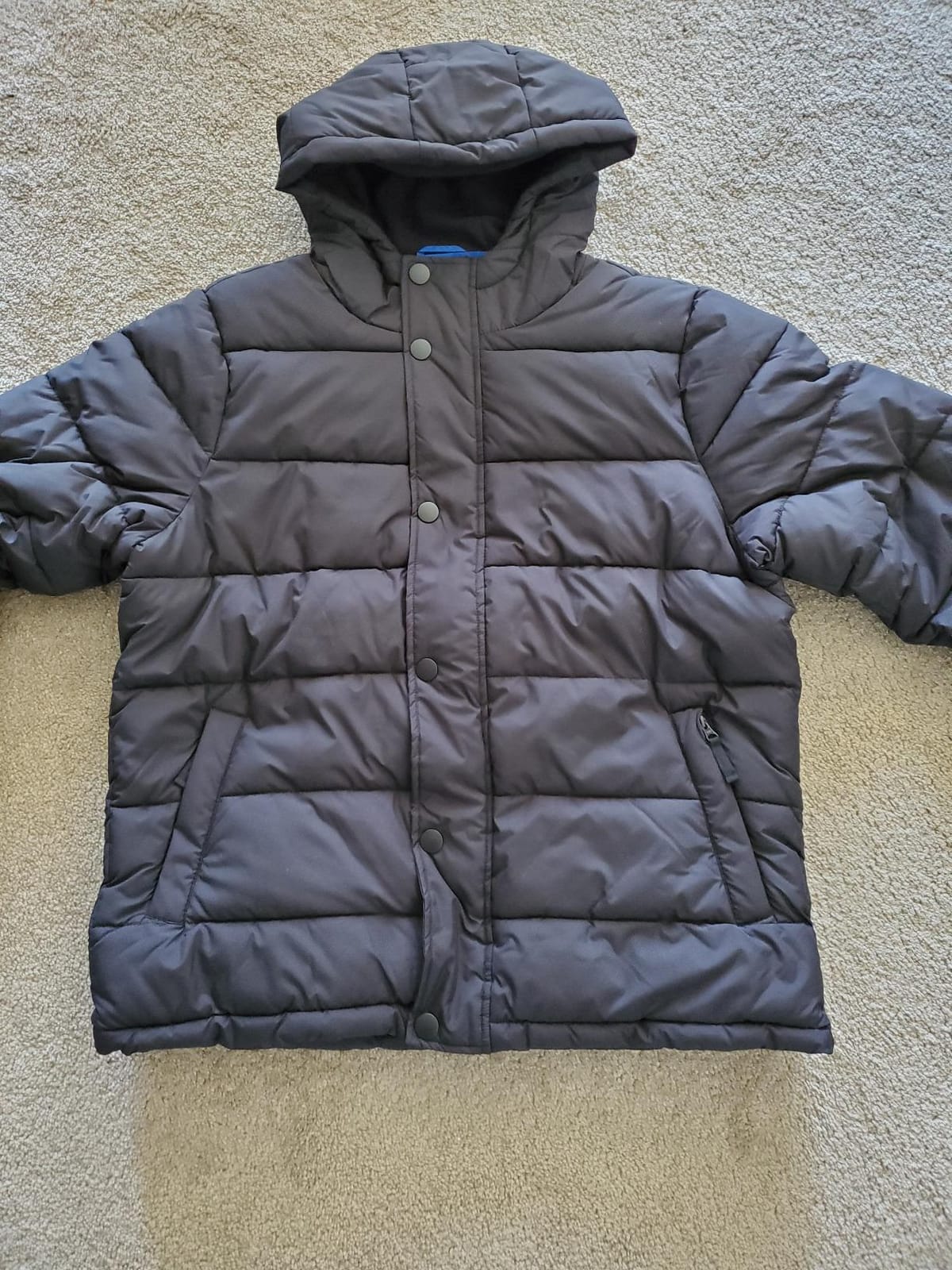 Amazon Essentials Men's Heavyweight Hooded Puffer Coat customer photo 1