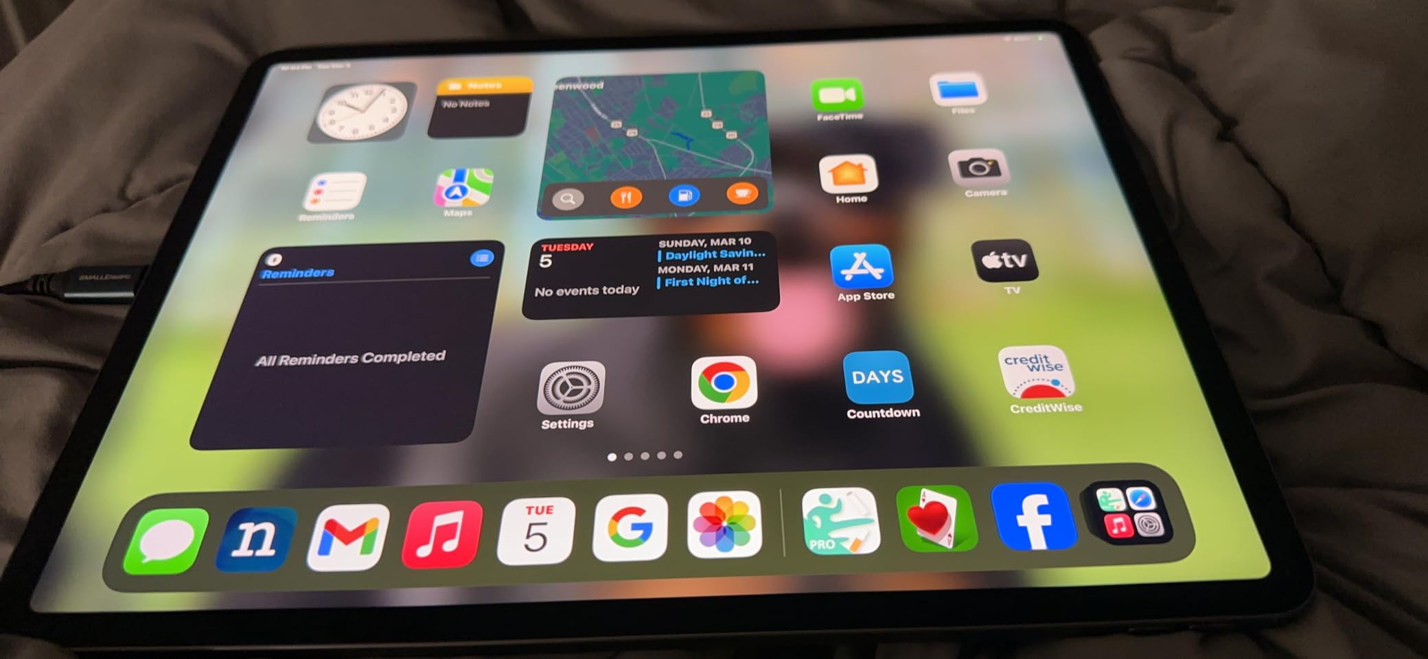 Apple iPad Pro 12.9-inch, 3rd Generation - Wi-Fi, 256GB - Space Gray (Renewed) customer photo 2
