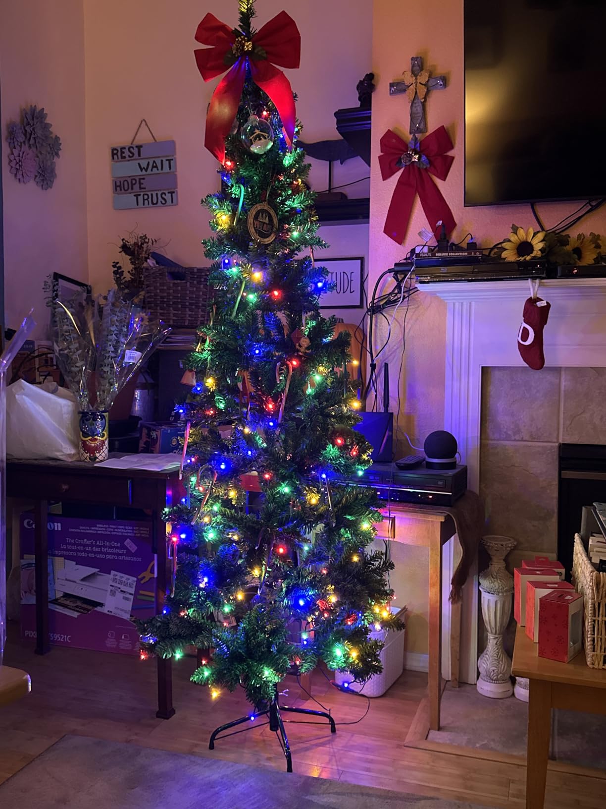 Goplus 6ft Artificial Pencil Christmas Tree, Snow Flocked Unlit Slim Xmas Tree with 29 Pine Cones, 630 PVC Branch Tips, Metal Stand, for Indoor Holiday Home Office Décor customer photo 1