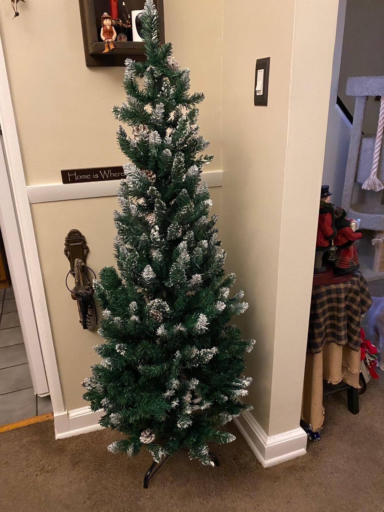 Goplus 6ft Artificial Pencil Christmas Tree, Snow Flocked Unlit Slim Xmas Tree with 29 Pine Cones, 630 PVC Branch Tips, Metal Stand, for Indoor Holiday Home Office Décor customer photo 2