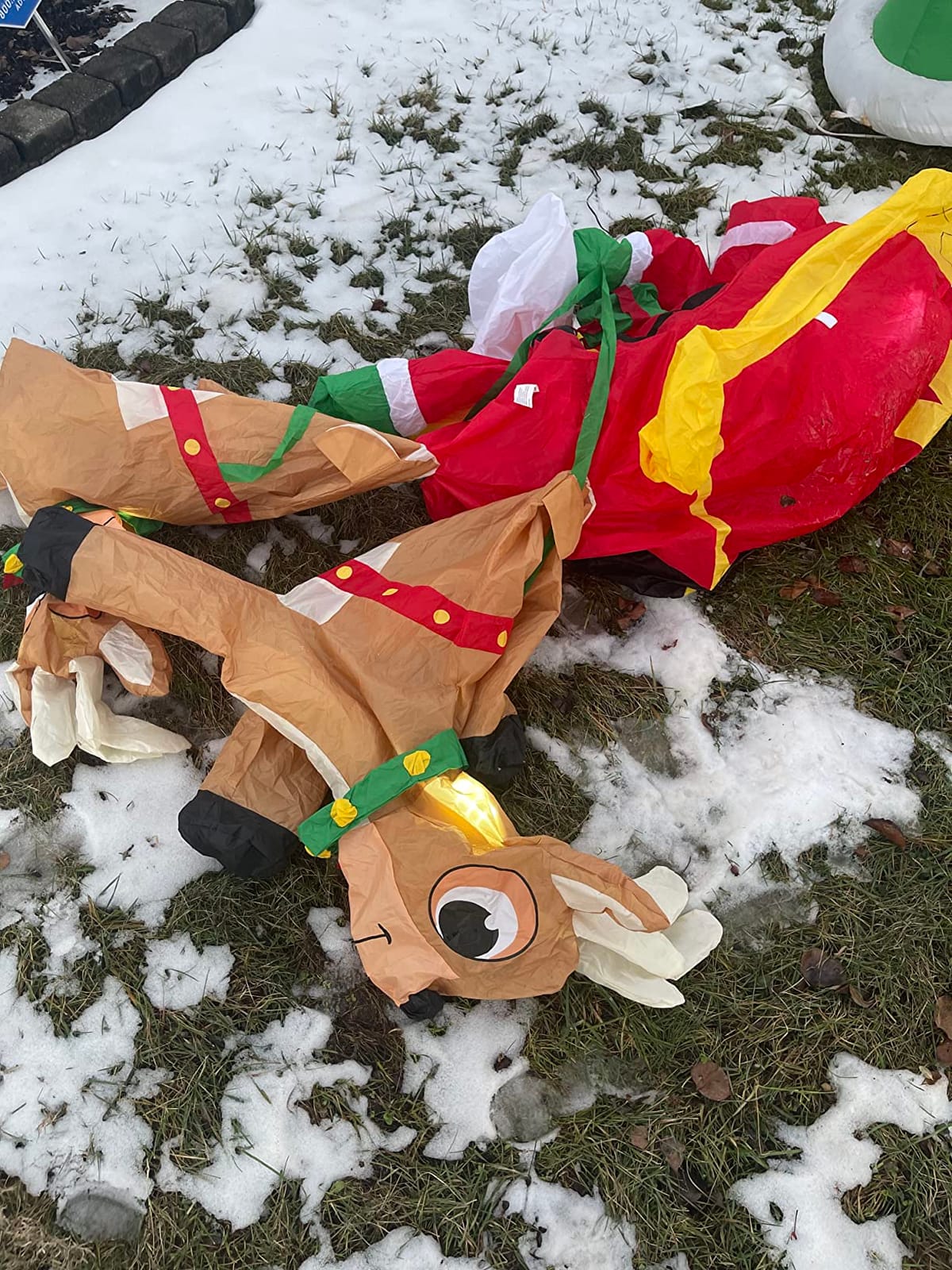 Joiedomi 6 FT Long Christmas Inflatable Santa on Sleigh with 2 Reindeer, Inflatable Christmas Yard Decorations with Build-in LED, Blow Up Xmas Decorations Outdoor for Party Yard Garden Lawn Décor customer photo 2