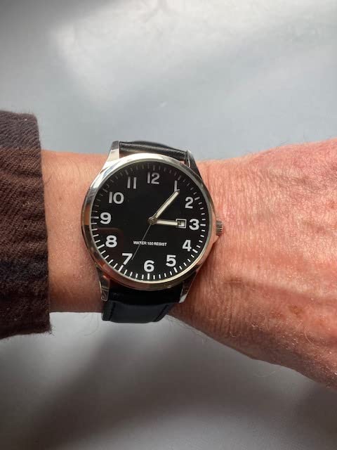 Amazon Essentials Men's Easy to Read 42mm Leather Band Analog Watch customer photo 2