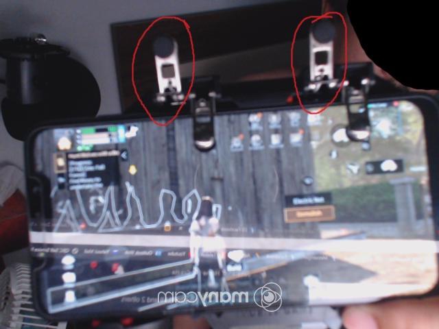 DELAM Mobile Game Controller with Cooling Fan for iPhone & Android customer photo 2