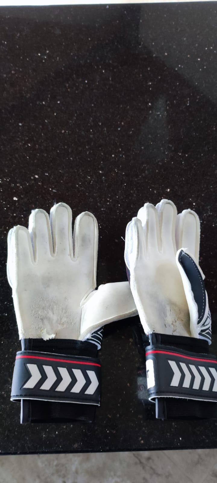 Sportout Goalkeeper Gloves with Fingersave, Breathable Soccer Goalie Gloves, 4mm Latex, for Kids, Youth and Adult customer photo 1