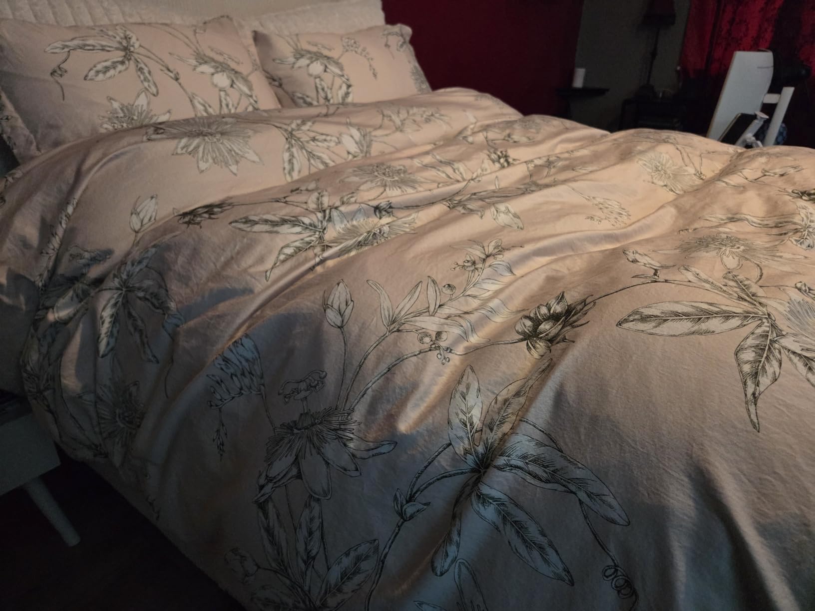Three Geese Pinch Pleat Waterfowl Feathers and Down Comforter King Size Duvet Insert,750+ Fill Power,1200TC 100% Cotton, Premium All Seasons Gray Warm Hotel Comforter with 8 Tabs. customer photo 2