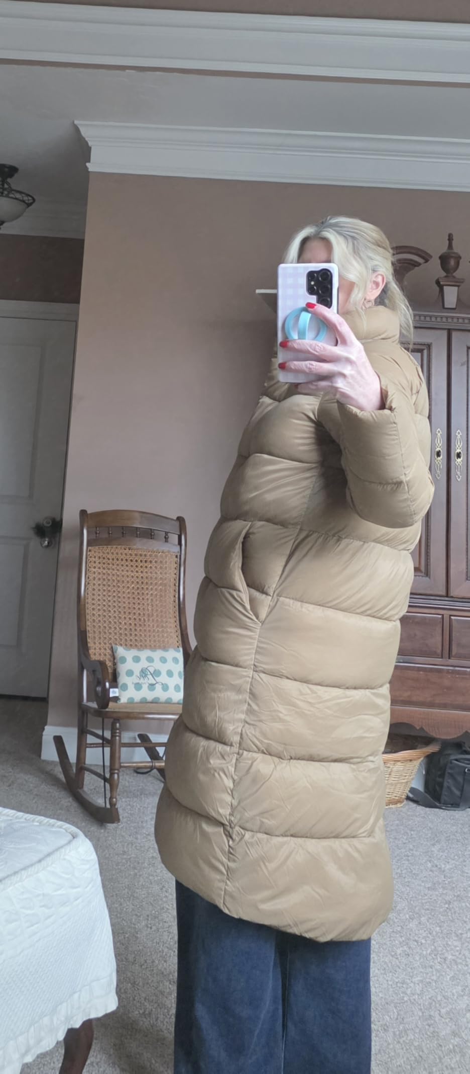 Amazon Essentials Women's Lightweight Full-Zip Water-Resistant Long Cocoon Puffer Winter Coat, Stand Collar, Insulated customer photo 1