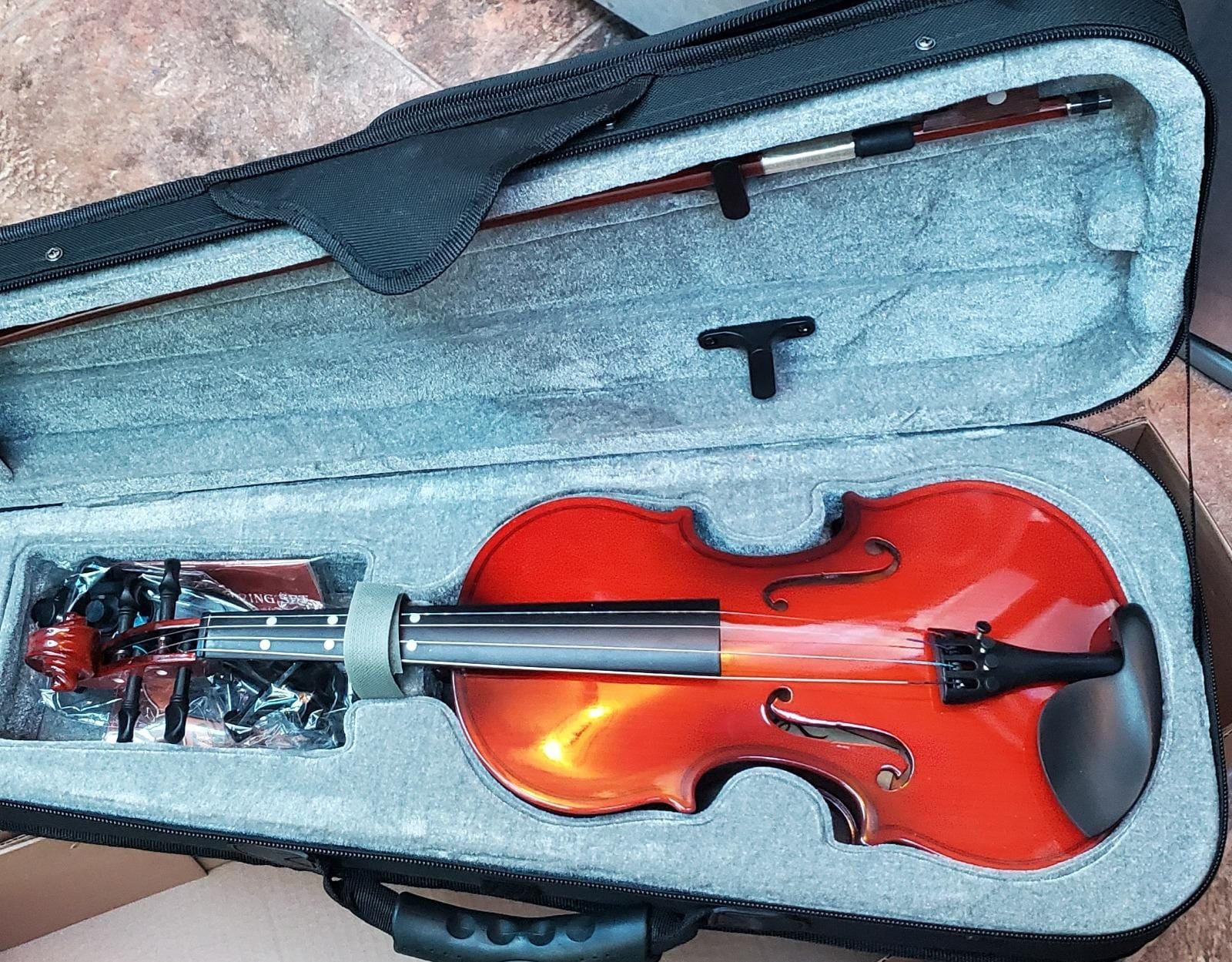 Eastar 1/4 Violin Set for Beginners, Fiddle Quarter Size with Hard Case, Rosin, Shoulder Rest, Bow, and Extra Strings (Imprinted Finger Guide on Fingerboard), EVA-2 customer photo 2