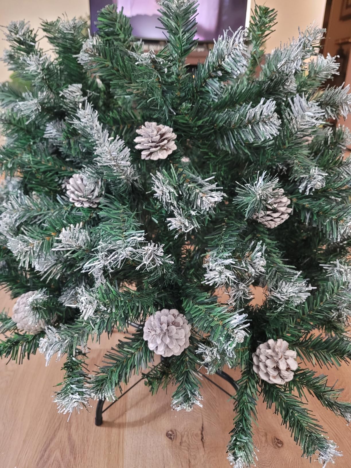 Best Choice Products 7.5ft Pre-Decorated Holiday Christmas Tree for Home, Office, Party Decoration w/ 1,346 PVC Branch Tips, Partially Flocked Design, Pine Cones, Metal Hinges & Base customer photo 1