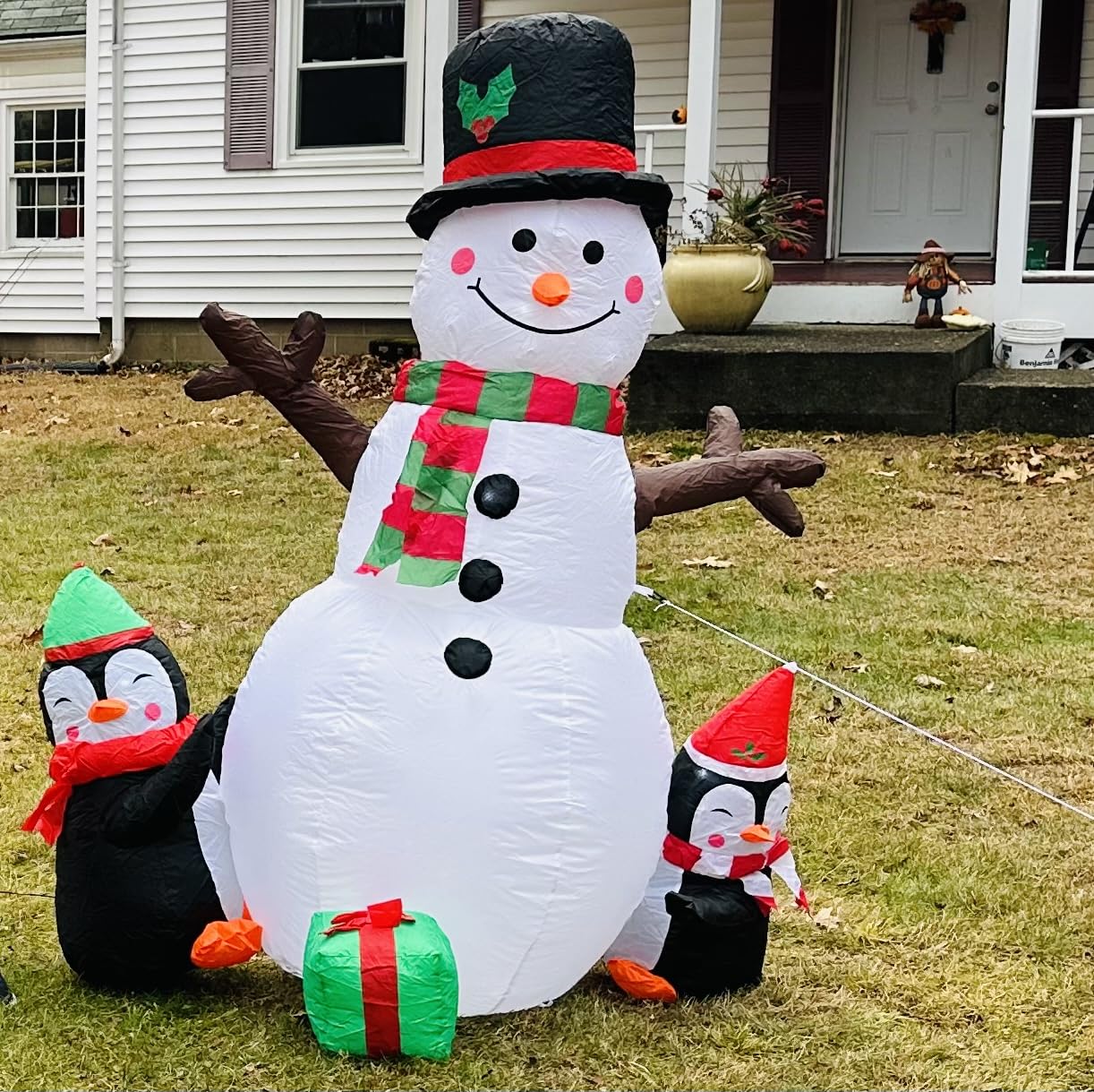 OurWarm 6ft Christmas Inflatables Christmas Decorations Outdoor, Inflatable Snowman Penguin Blow Up Yard Decorations with Rotating LED Lights for Indoor Outdoor Christmas Decorations Yard Garden Decor customer photo 1