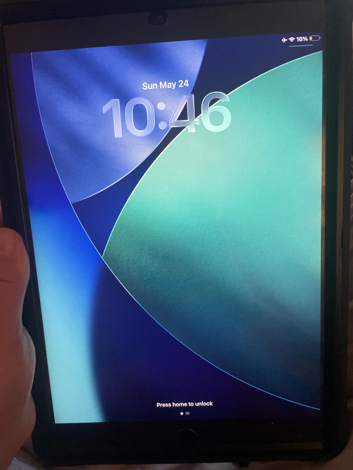 Apple iPad (10.2-inch, Wi-Fi, 32GB) - Silver (Latest Model, 8th Generation) (Renewed) customer photo 1