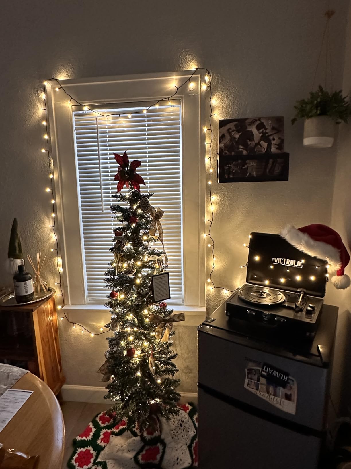 HAPPYGRILL 7.5FT Unlit Snow Flocked Pencil Christmas Tree customer photo 2