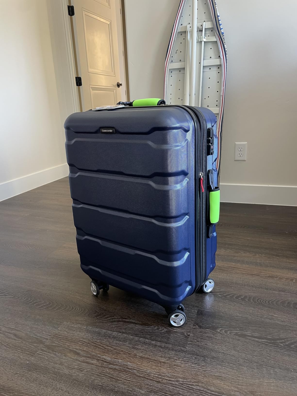 Samsonite Omni PC Hardside Expandable Luggage with Spinner Wheels, White, 2-Piece Set (20/24) customer photo 1