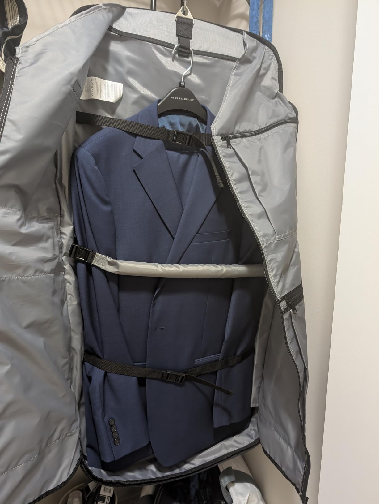 Amazon Basics Carry-On Garment Bag for Travel and Business Trips with Detachable Shoulder Strap, Hanging Suit Luggage, Wrinkle Free Cover for Suits Dresses Coats, Foldable with Shoe Compartment, Gray customer photo 2