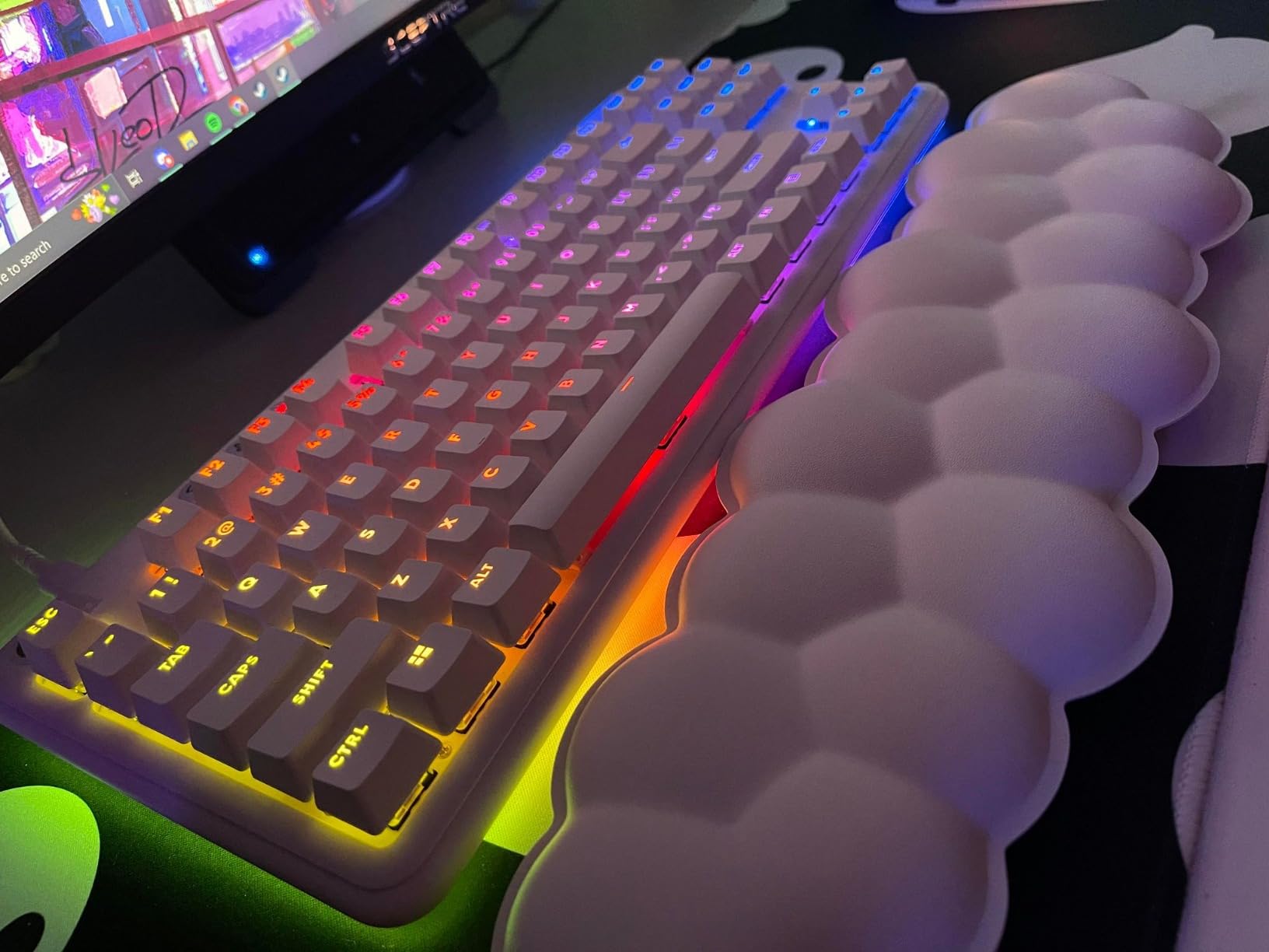 Logitech G715 Wireless Mechanical Gaming Keyboard - White Mist customer photo 2