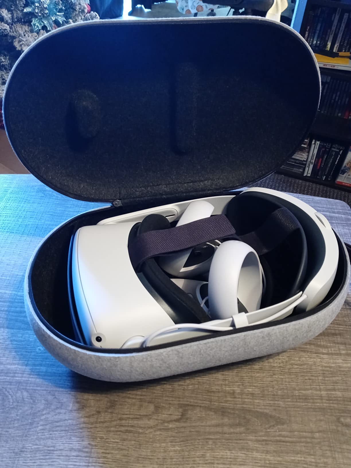 Meta Quest 2 — Advanced All-In-One Virtual Reality Headset — 256 GB customer photo 2