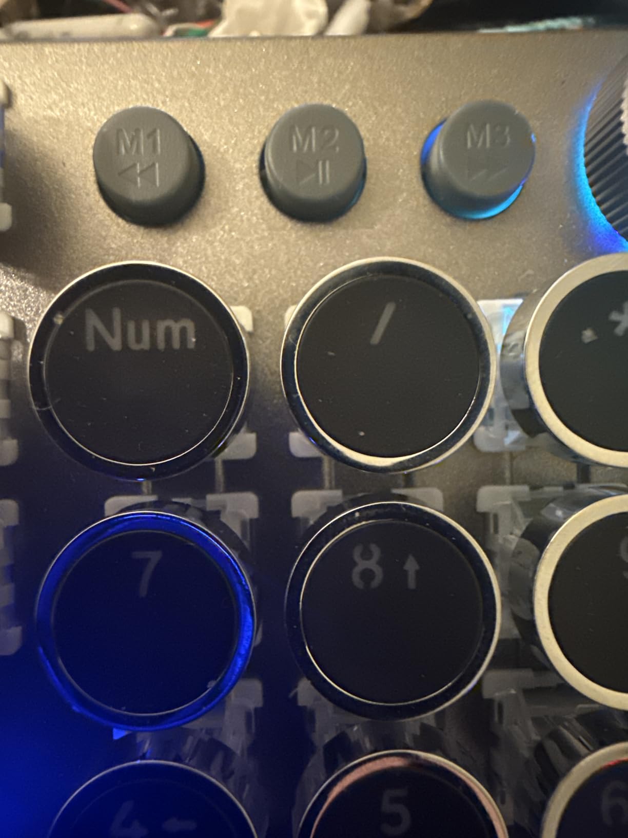 AULA F2088 Typewriter Style Mechanical Gaming Keyboard Wired,Blue Switches,Rainbow LED Backlit,Removable Wrist Rest,Media Control Knob,Retro Punk Round Keycaps,USB Wired Computer Keyboard customer photo 1
