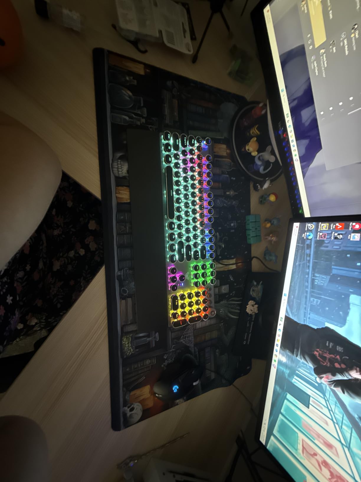AULA F2088 Typewriter Style Mechanical Gaming Keyboard Wired,Blue Switches,Rainbow LED Backlit,Removable Wrist Rest,Media Control Knob,Retro Punk Round Keycaps,USB Wired Computer Keyboard customer photo 2