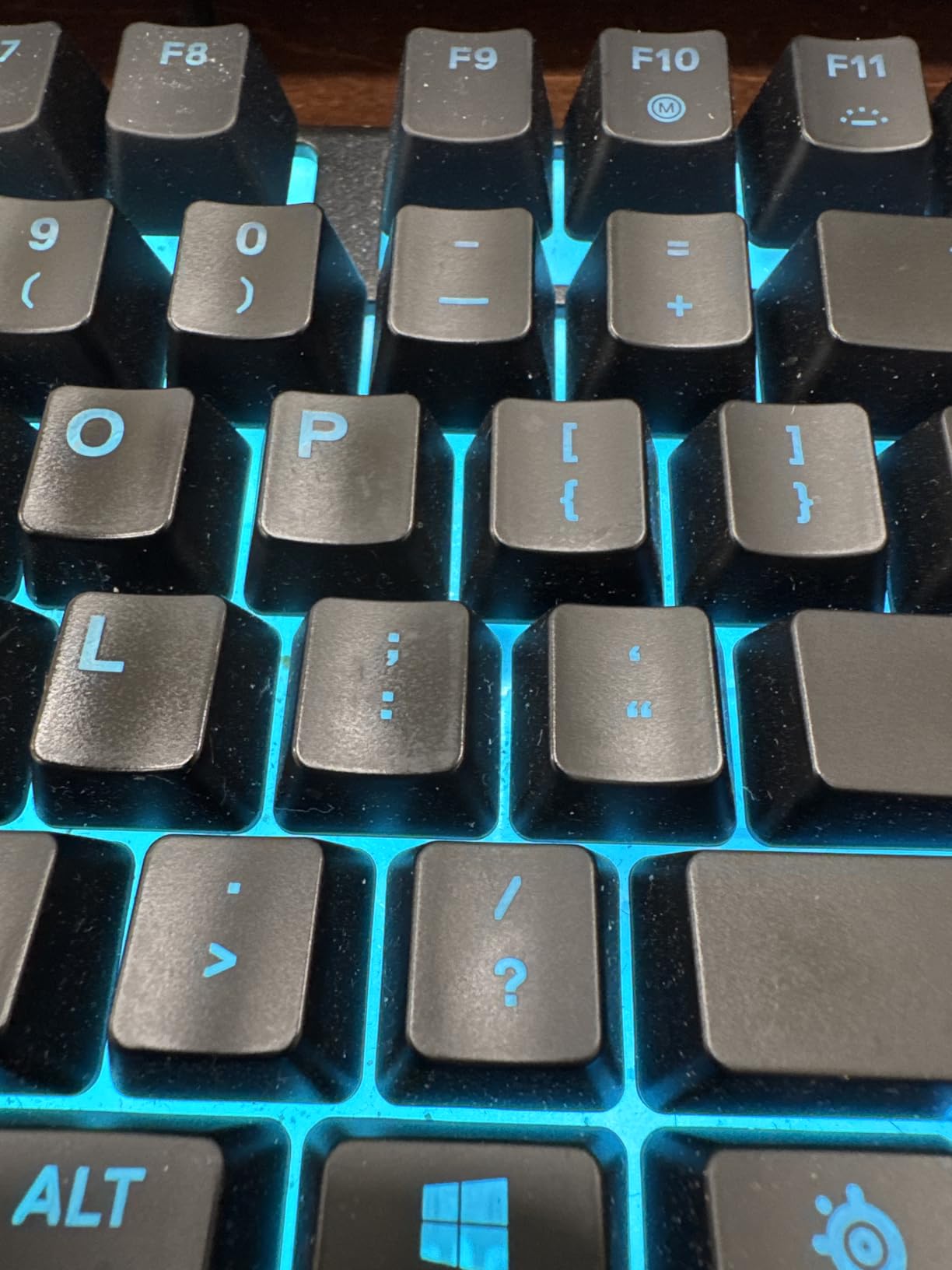 SteelSeries Apex 3 TKL RGB Gaming Keyboard – Tenkeyless Compact Form Factor - 8-Zone RGB Illumination – IP32 Water & Dust Resistant – Whisper Quiet Gaming Switch – Gaming Grade Anti-Ghosting,Black customer photo 2