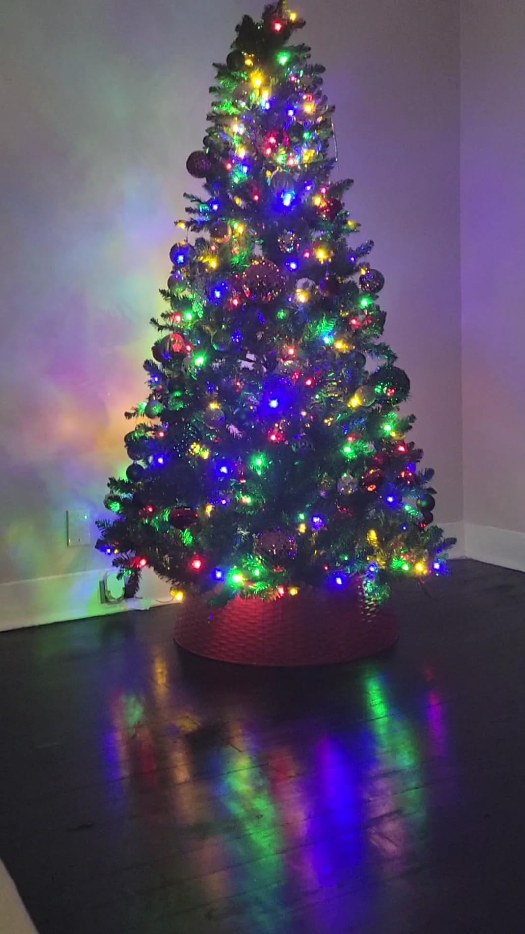 Hykolity 6ft Artificial Prelit Christmas Tree with 250 Multicolor LEDs, Flame-Retardant PVC Branches, 1,032 Tips, 10 Display Modes, Hinged Setup, Foot Pedal and Metal Stand customer photo 2