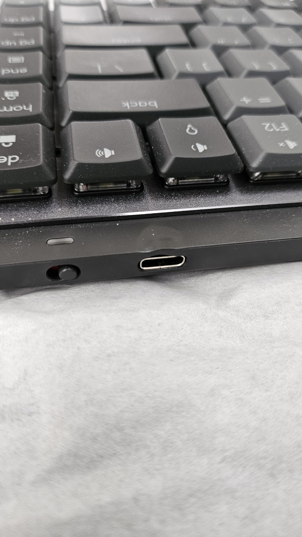 Logitech MX Mechanical Wireless Illuminated Keyboard Tactile - Graphite customer photo 2