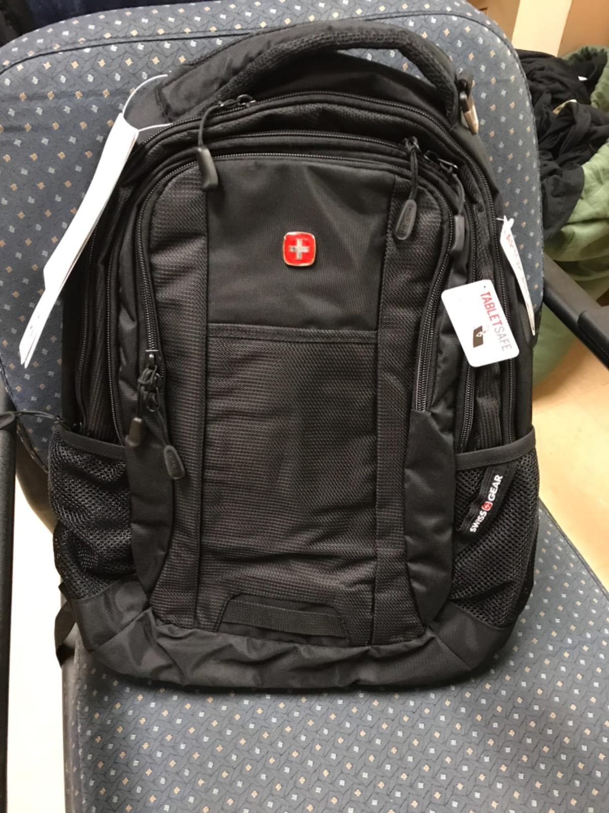 SwissGear Cecil Laptop Backpack, Fits Most 16-Inch Laptops, Three-Compartment Design, Airflow Back Panel, Black, 27.3L, 18-Inch customer photo 2