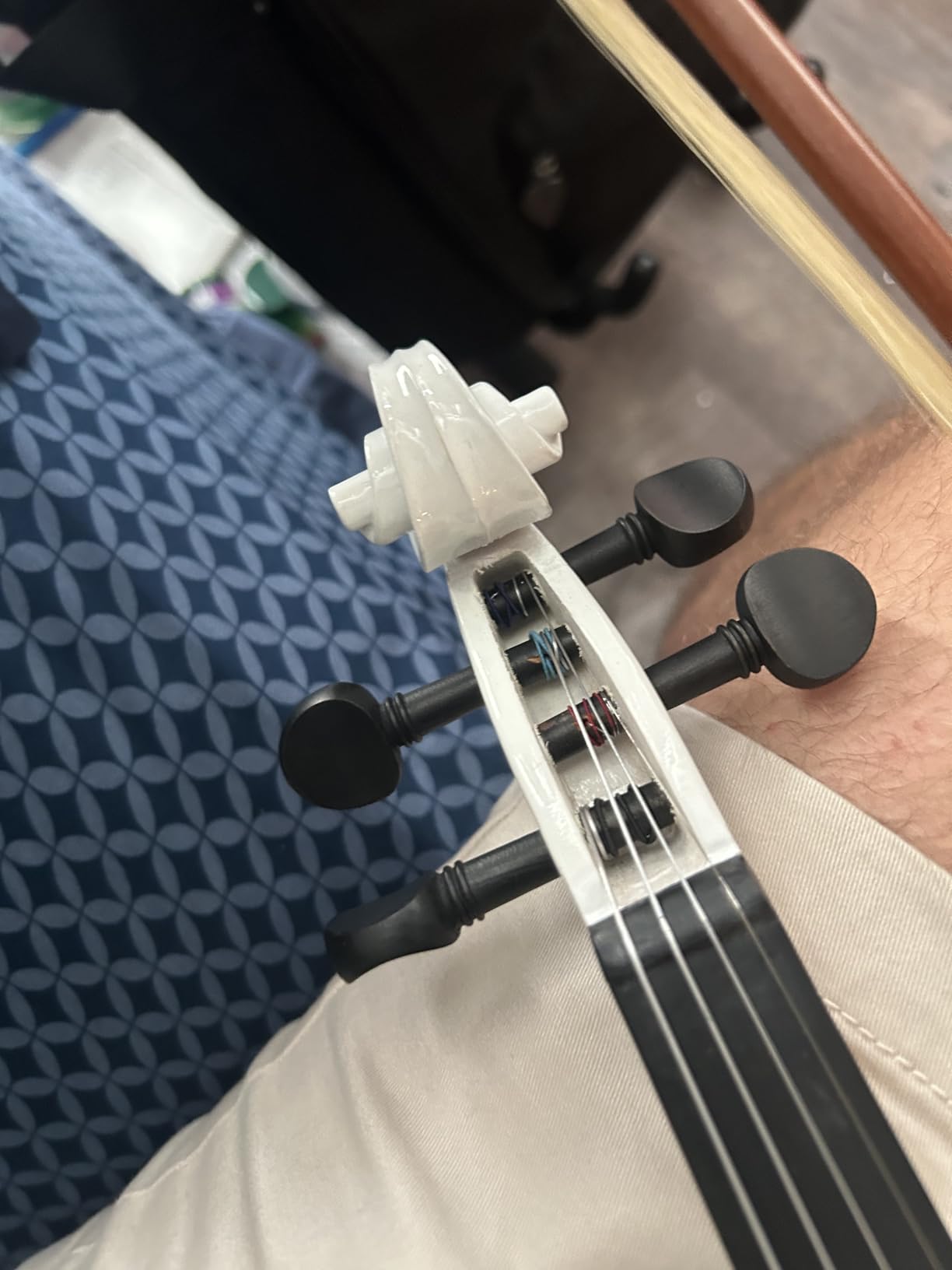 Vangoa 4/4 Full Size Black Acoustic Violin, Beginner Instrument Kit customer photo 2