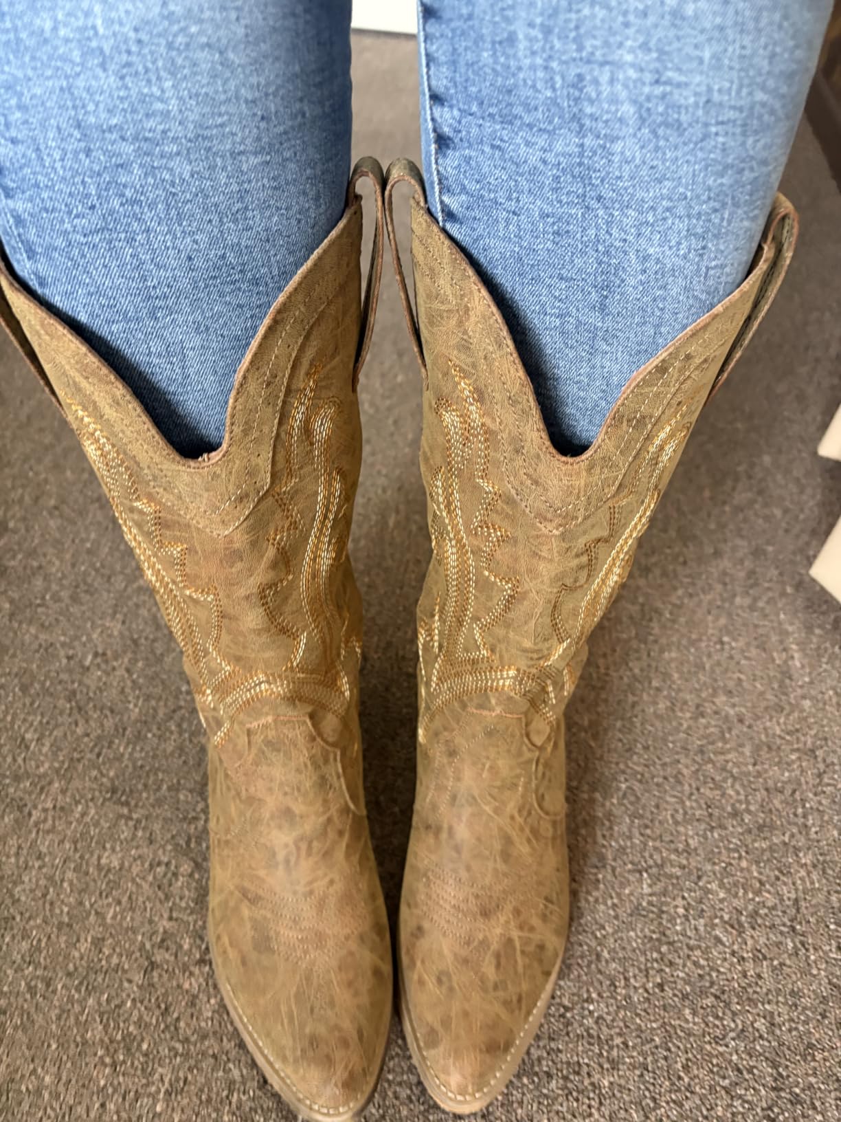 HISEA Rollda Cowboy Boots for Women, Cowgirl Boots, Comfortable Western Boots with Pointed Toe Stitched Embroidery for Country Concert Dancing Wedding Traveling Daily Outfits customer photo 1