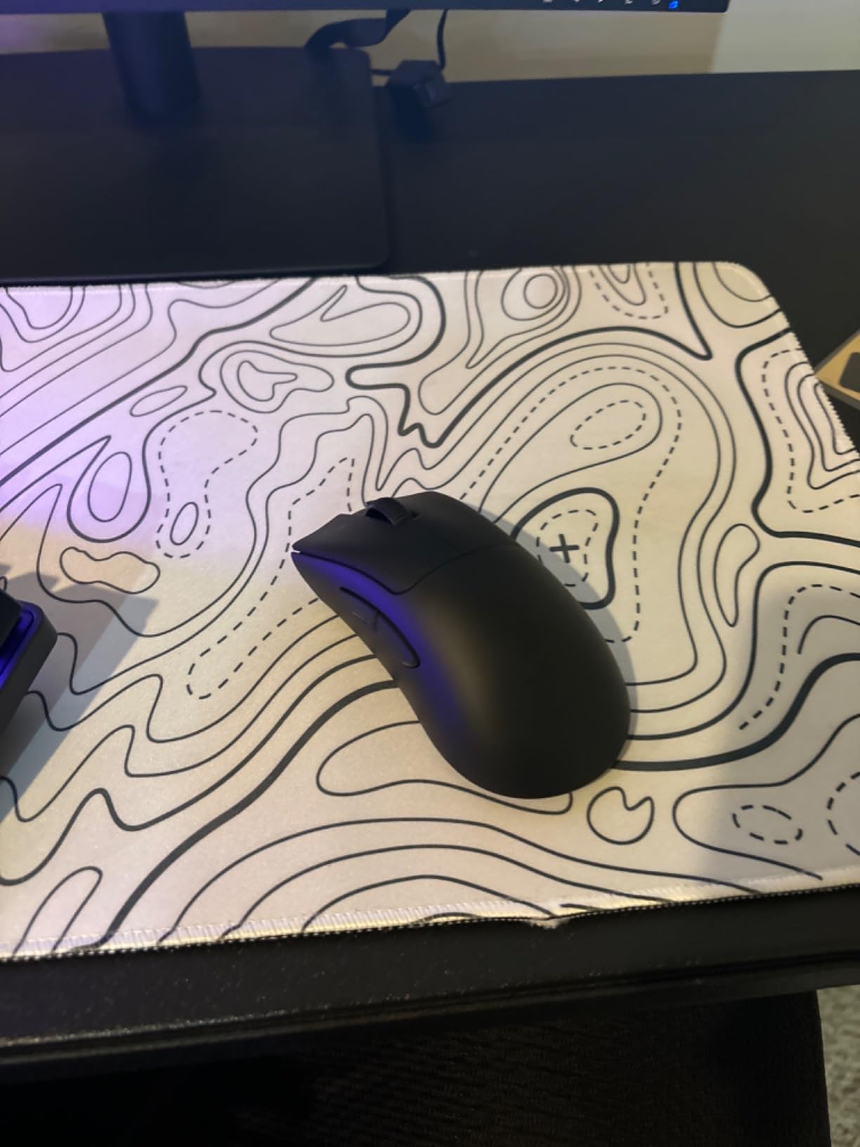Razer DeathAdder V3 Pro Wireless Gaming Mouse, 64g, 90 Hr Battery, White customer photo 1