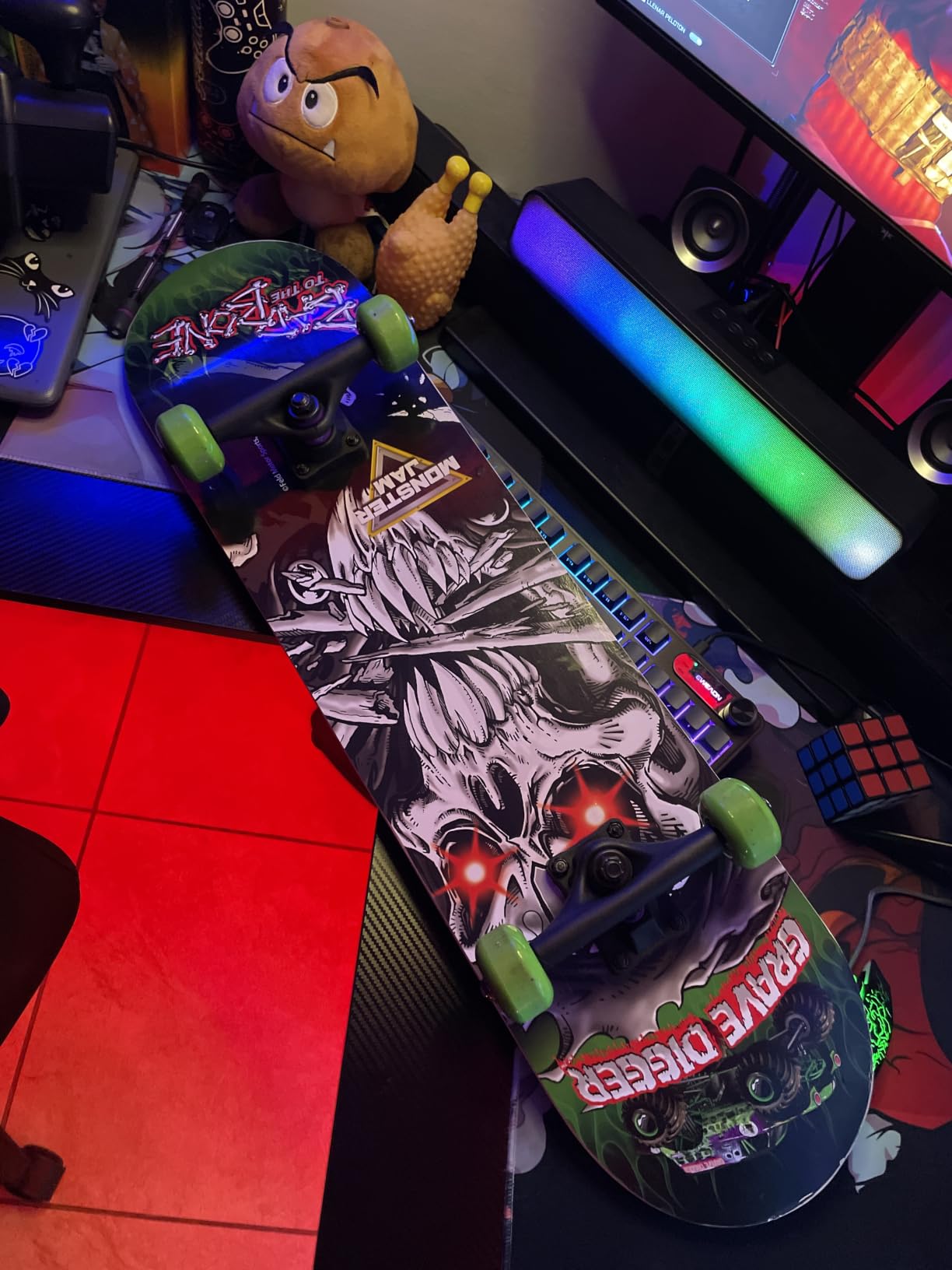 31-Inch Skateboard, 9-Ply Maple Deck, ABEC 5 Bearings customer photo 1
