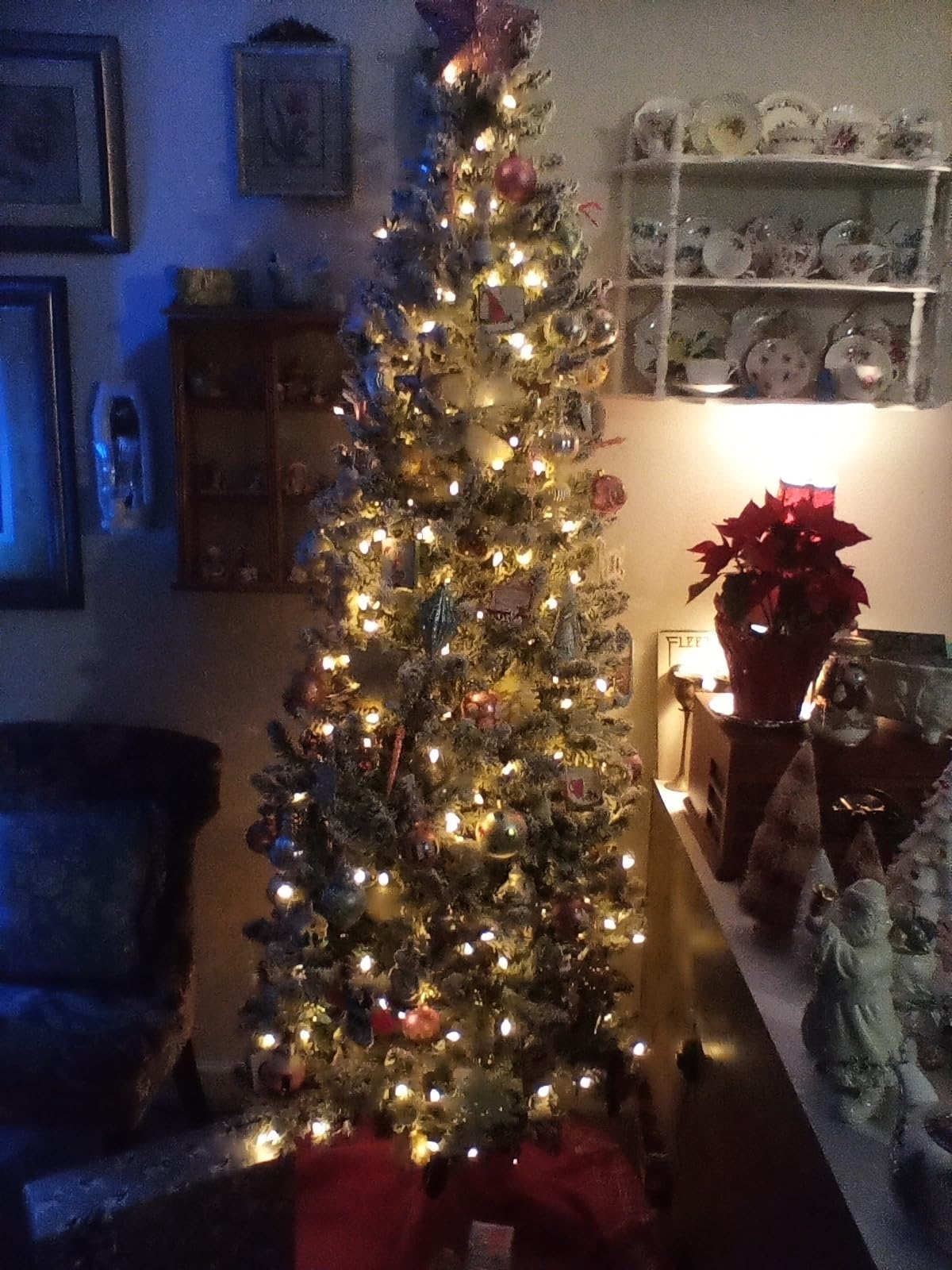 Hykolity 7.5 ft Prelit Snow Flocked Pencil Slim Christmas Tree (Sold Exclusively by Weize, Others are Scammers) with 300 Color Changing LED Lights, 792 Branch Tips, Hinged Branches, 10 Color Modes customer photo 1