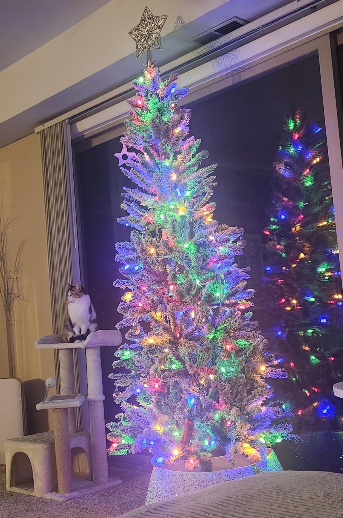 Hykolity 7.5 ft Prelit Snow Flocked Pencil Slim Christmas Tree (Sold Exclusively by Weize, Others are Scammers) with 300 Color Changing LED Lights, 792 Branch Tips, Hinged Branches, 10 Color Modes customer photo 2