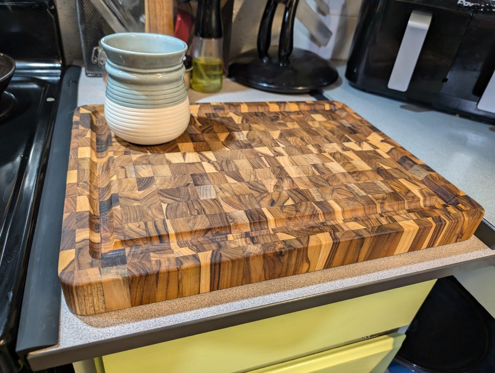 Yes4All Durable Teak Cutting Boards for Kitchen, [17''L x 13''W x 1.5” Thick] Medium End Grain Cutting Board, Pre Oiled Wood Cutting Boards, Thick Chopping Board w/Juice Grooves and Easy Grip Handle customer photo 1