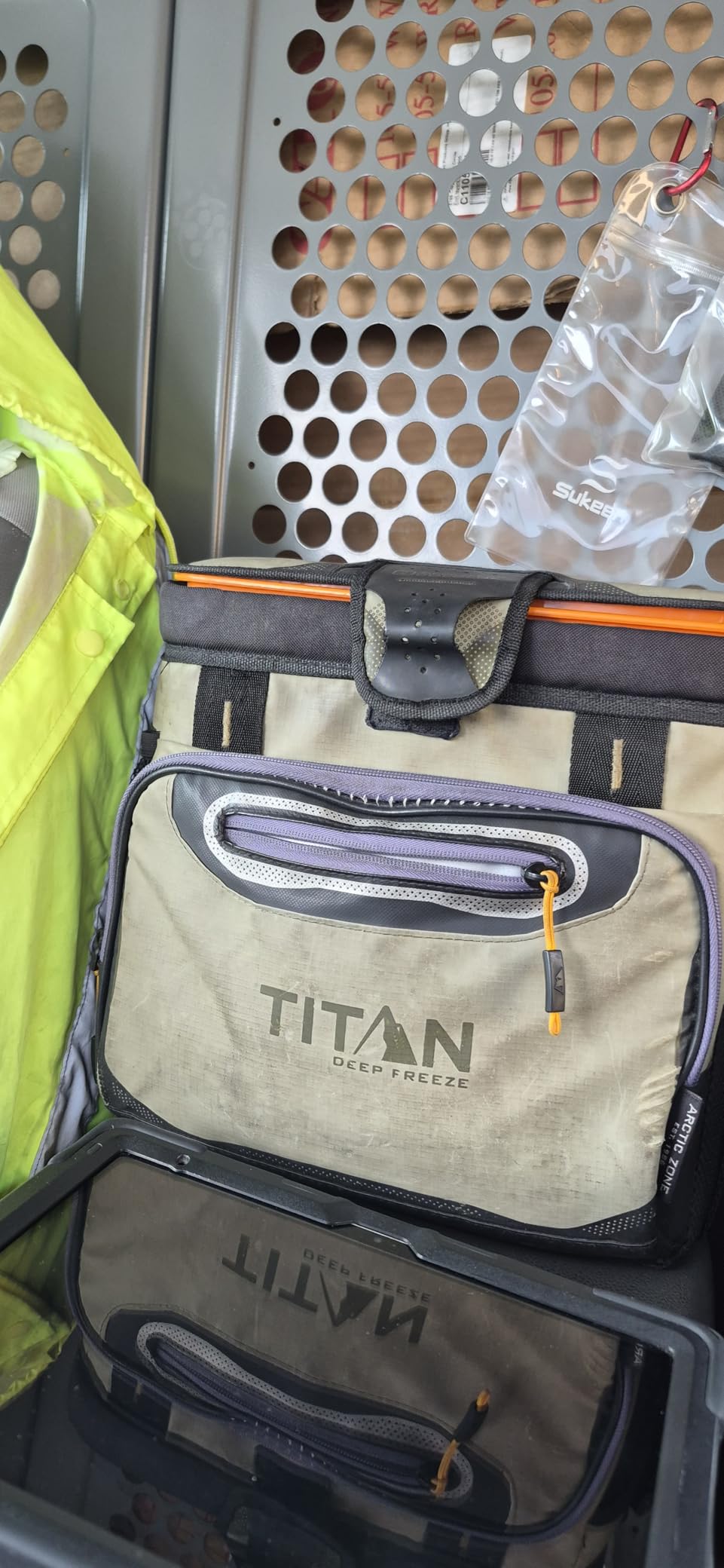 Titan Zipperless HardBody Cooler, Keeps Ice 2 Days customer photo 2
