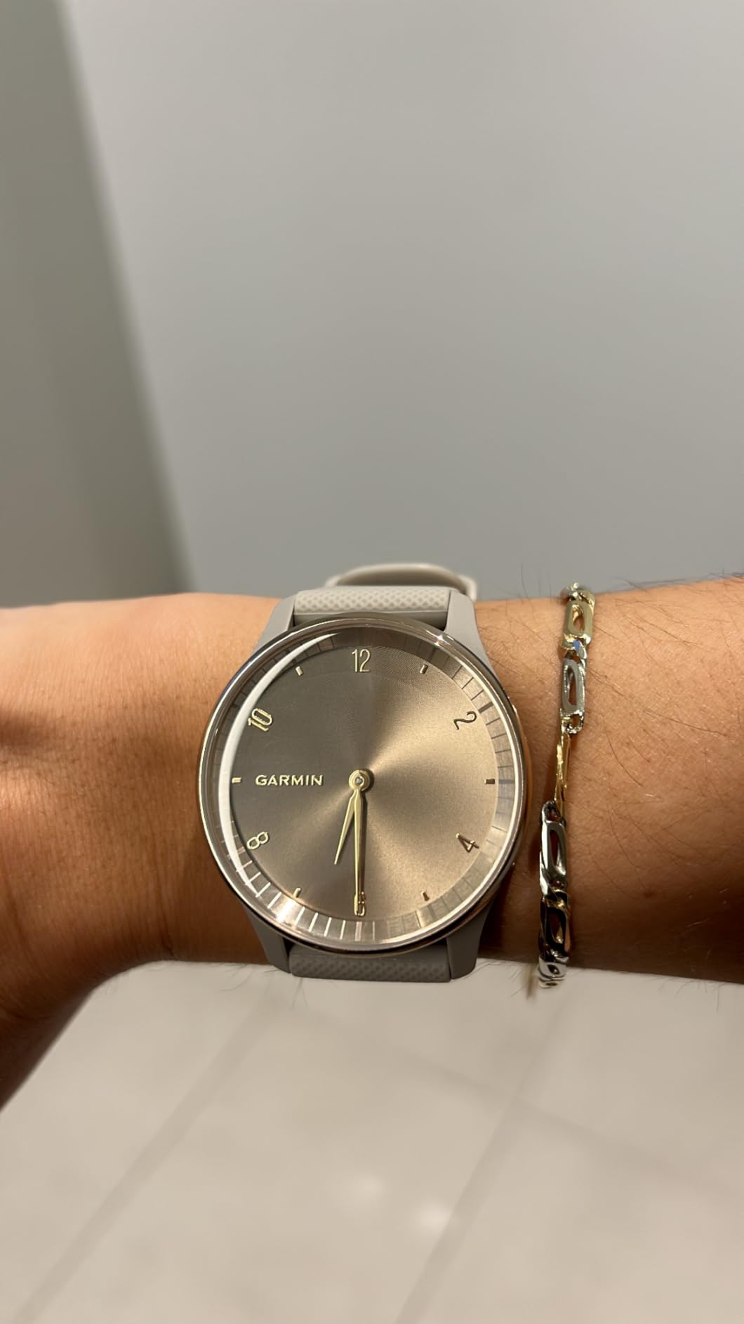 Garmin vivomove Trend 40 mm Hybrid Women Smartwatch, Silver Stainless Steel Bezel with Mist Gray Case with Wearable4U E-Bank Bundle customer photo 1