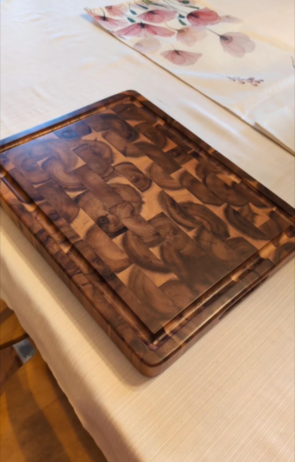 XL Acacia End Grain Wood Cutting Board (20x15x1.5in) Acacia Wooden Cutting Board, Butcher Block, Chopping Board - Reversible Multipurpose For Kitchen with Juice Groove, Cracker Holder & Inner Handles. customer photo 2