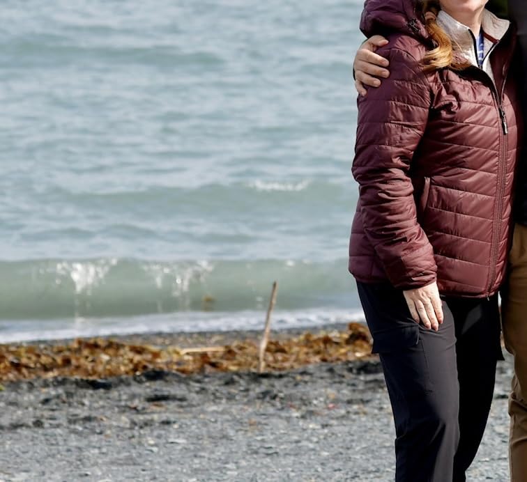 Outdoor Ventures Women's Packable Lightweight Puffer Jacket with Hood customer photo 1