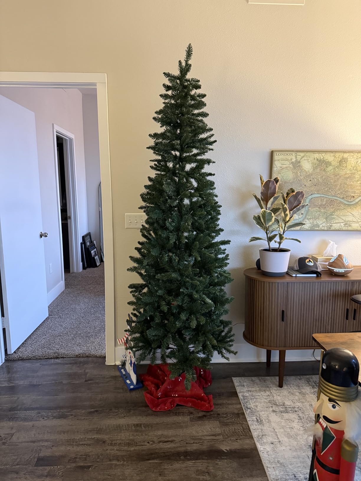 Hykolity 6ft Prelit Pencil Slim Christmas Tree with 200 Color Changing LED Lights, 544 Branch Tips, Metal Stand and Hinged Branches, 10 Color Modes customer photo 2