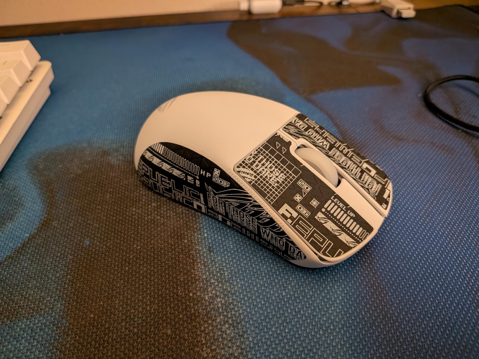 ASUS ROG Harpe Ace Aim Lab Wireless Esports Gaming Mouse – Aim Lab Settings Optimizer, Pro-Tested, Right-Handed, 54g Lightweight, Tri-Mode Connectivity, 36K DPI, 90Hr Battery, PC/Mac Support - White customer photo 1