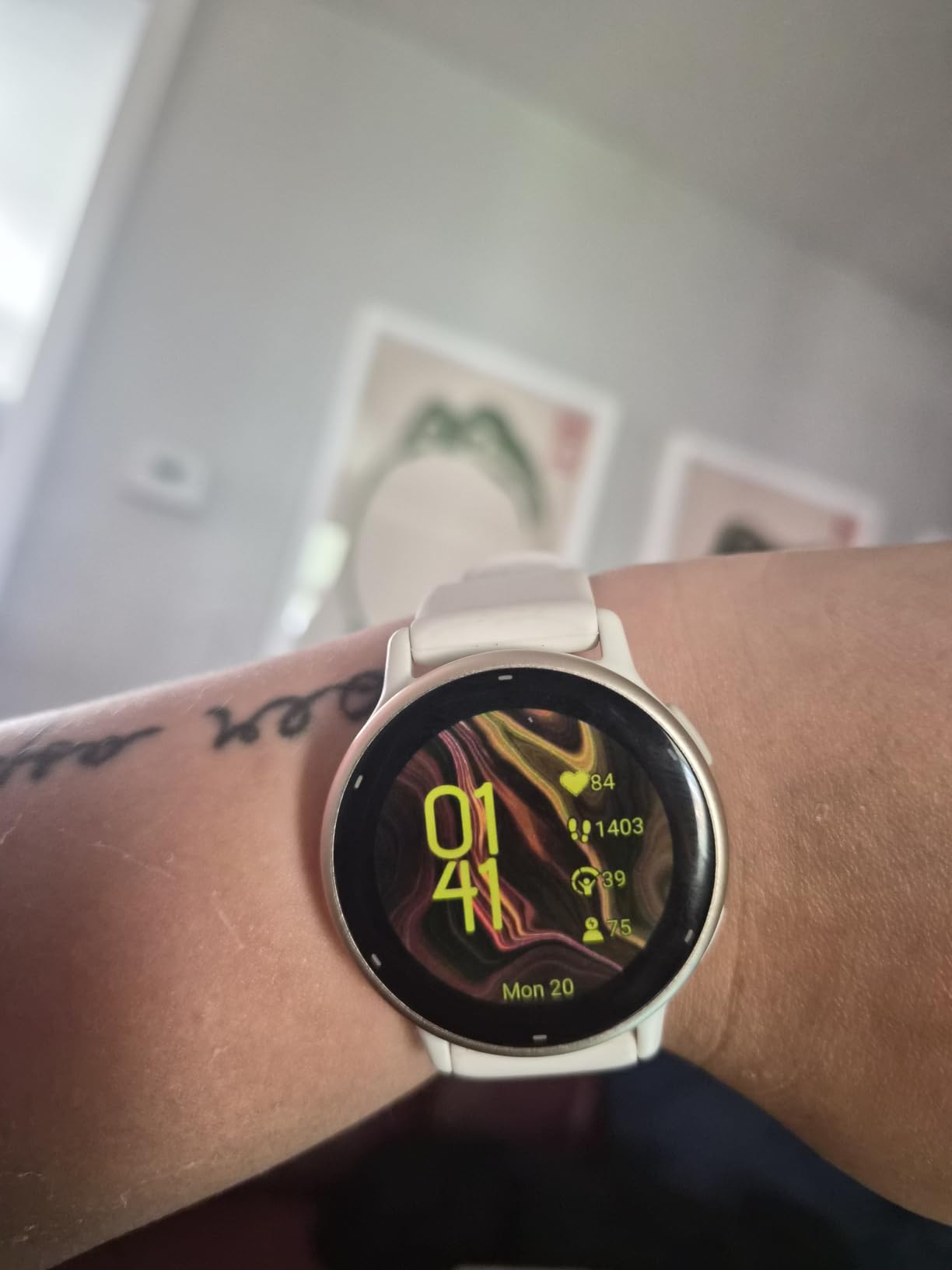 Garmin vívoactive® 5, Health & Fitness GPS Smartwatch, 42mm, Ivory customer photo 2
