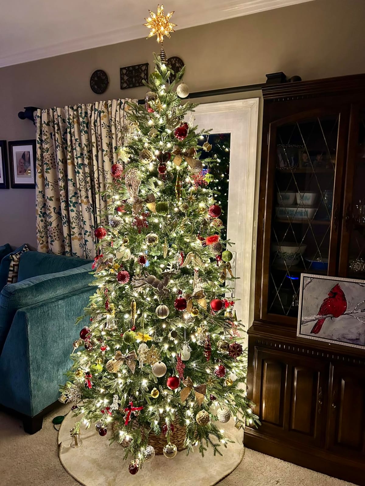 Hykolity 7.5 ft Prelit Christmas Tree with Realistic PE Foliage customer photo 1
