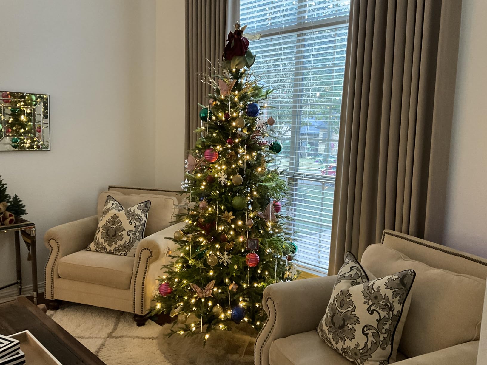 Hykolity 7.5 ft Prelit Christmas Tree with Realistic PE Foliage customer photo 2